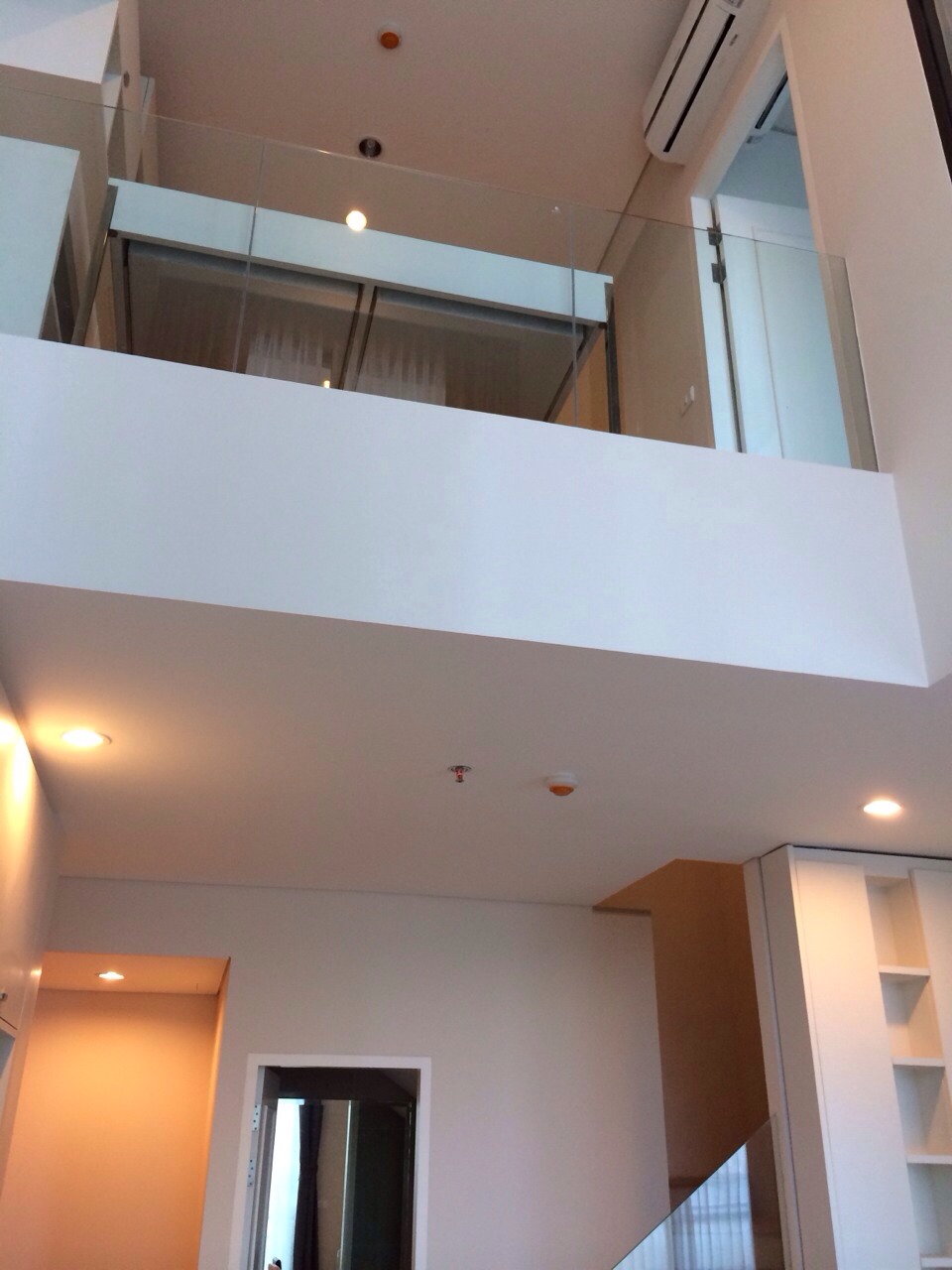 Villa Asoke ให้เช่า50,000/ เดือน ห้อง DUPLEX 2 bedrooms พื้นที่ 80 ตร.ม ชั้น 12A ทิศตะวันออกเฉียงเหนือ วิวสวนด้านหน้า เฟอร์นิเจอร์ครบ