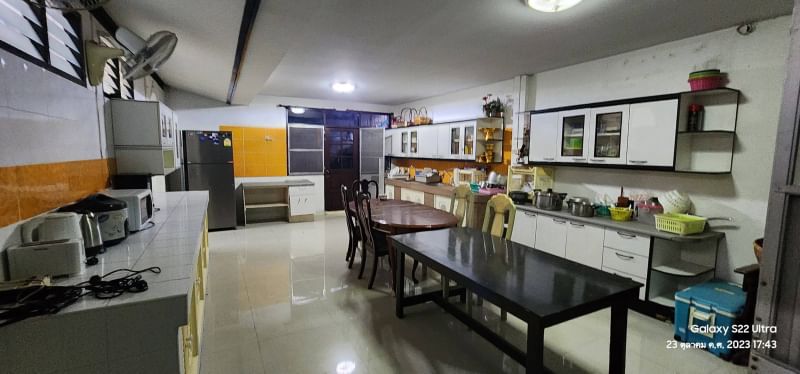 ให้เช่าบ้านเดี่ยวไซส์ใหญ่ ขนาด 270 ตรว. ราคา 52,000 บาทต่อเดือน สัญญา1ปี พร้อมเฟอร์นิเจอร์