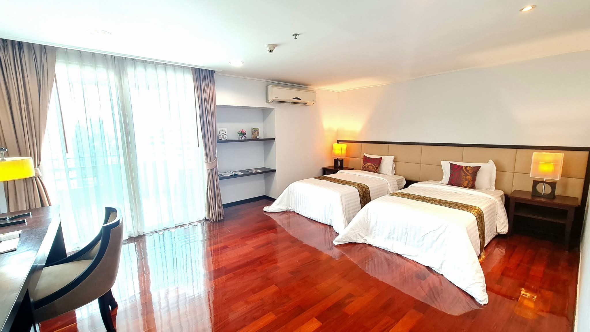 ✨ ให้เช่า Condo Piyathip Place คอนโด ปิยะทิพย์ เพลส สุขุมวิท 39 ✨ ยูนิต 2212 | ชั้น 21 | ขนาดใหญ่ถึง 173 ตร.ม. พร้อมห้องแม่บ้าน พร้อมเข้าอยู่ได้เลย!