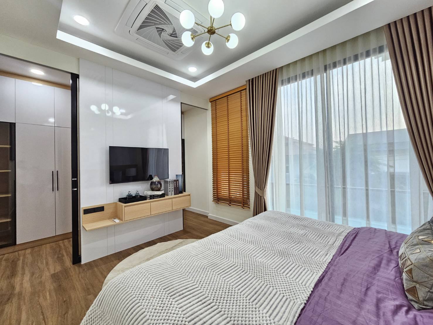 🔥 โอกาสทองสำหรับนักลงทุน! พูลวิลล่าหรู การันตีผู้เช่า 120,000 บาท/เดือน! 🔥 ชื่อโครงการ: Luxury Huai Yai Pool Villa / พูลวิลล่าหรูห้วยใหญ่