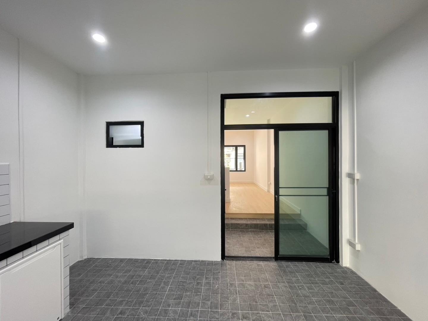 ขายทาวน์โฮม 3 ชั้น โครงการหมู่บ้านลัลลี่วิลล์ ลำลูกกา-คลอง 1 ราคาเพียง 2,290,000 บาท ฟรีโอน