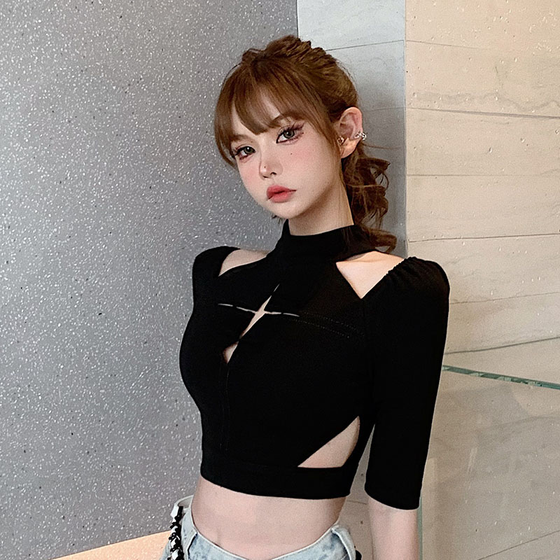 Girly Fancy Club : พรีออเดอร์ เดรสแฟชั่นแขนกุดสีดำเข้ารูป และเสื้อครอปสีดำเปิดไหล่ มีให้เลือก 2 แบบ แบรนด์แท้