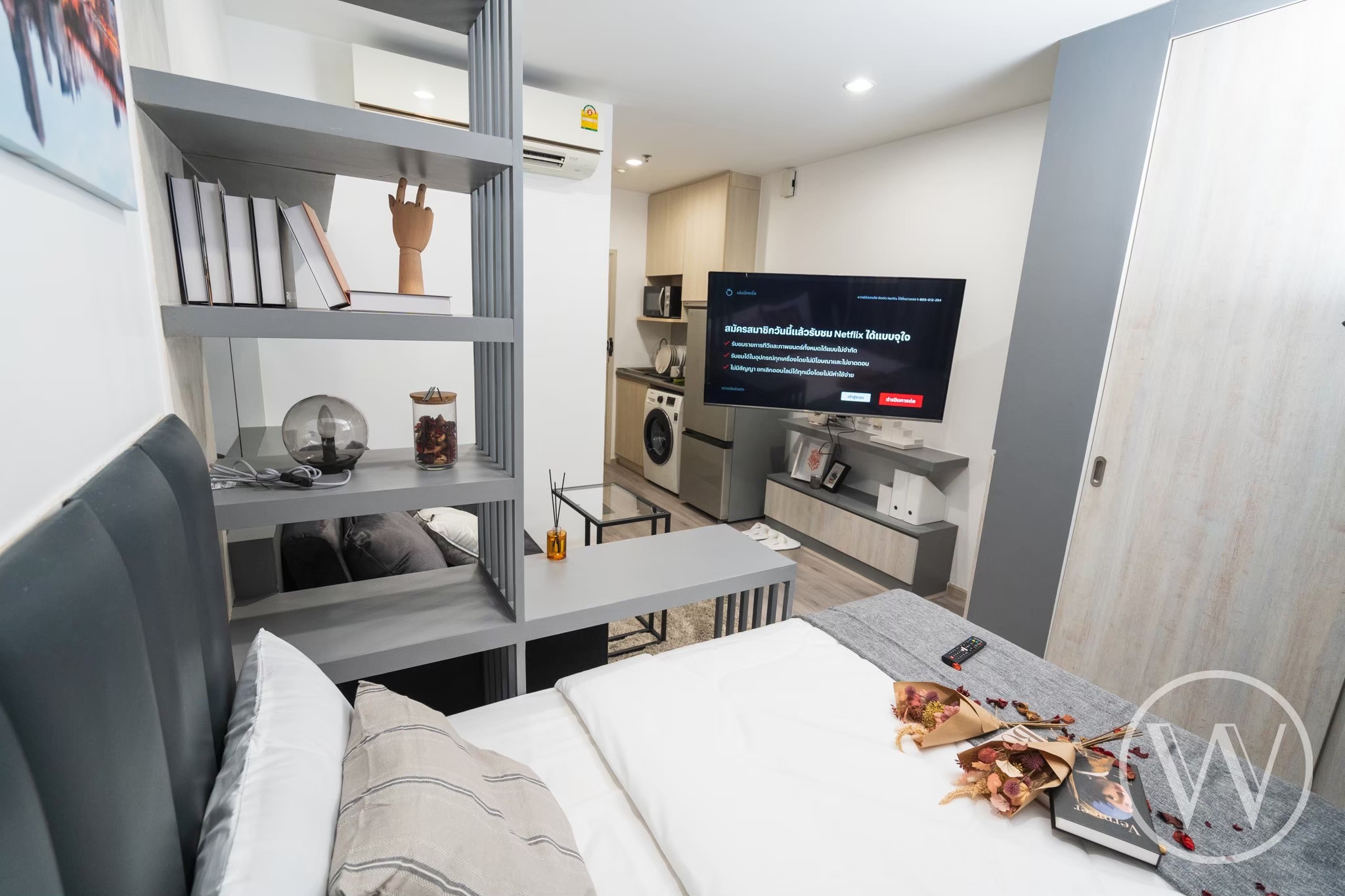 ขายคอนโดหรูติด BTS บางนา IDEO MOBI Sukhumvit Eastgate ไอดีโอ โมบิ สุขุมวิท อีสท์เกต ห้องสตูดิโอขนาด 22 ตร.ม. ชั้น 11 วิวสระว่ายน้ำ