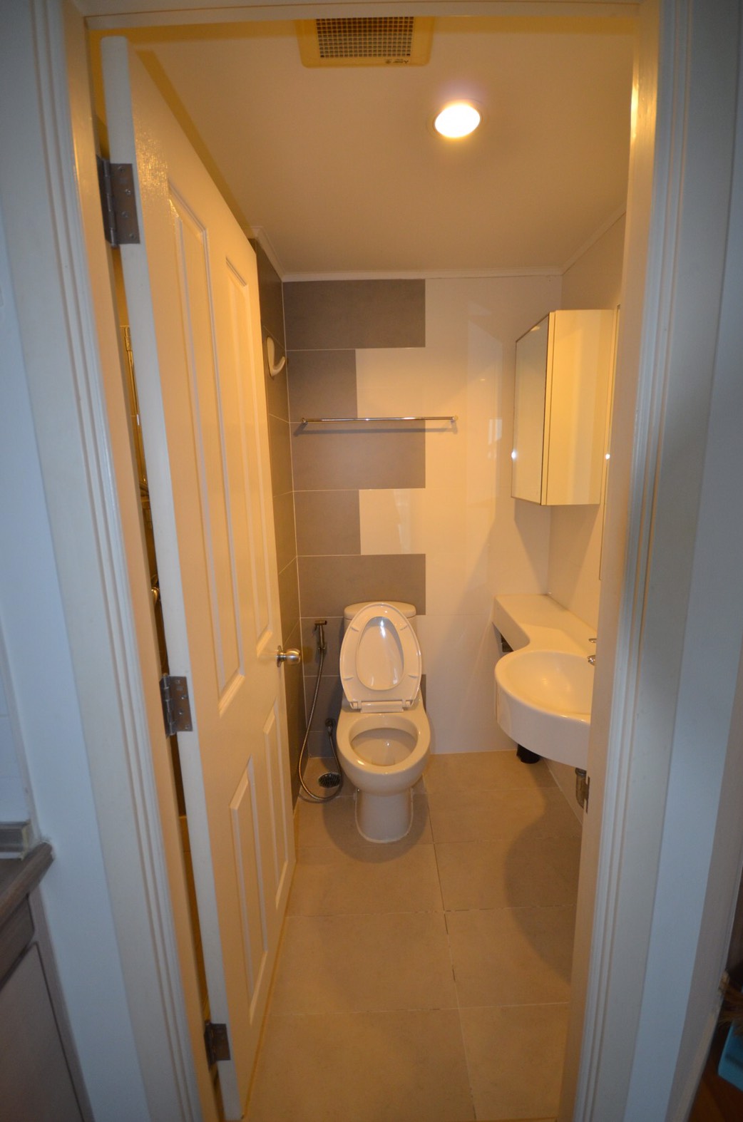 ให้เช่าคอนโด Lumpini Place Rama 4 - Kluaynamthai (ลุมพินี เพลส พระราม 4-กล้วยน้ำไท)1 ห้องนอน 1 ห้องน้ำ ขนาด 28 ตรม ชั้น 19