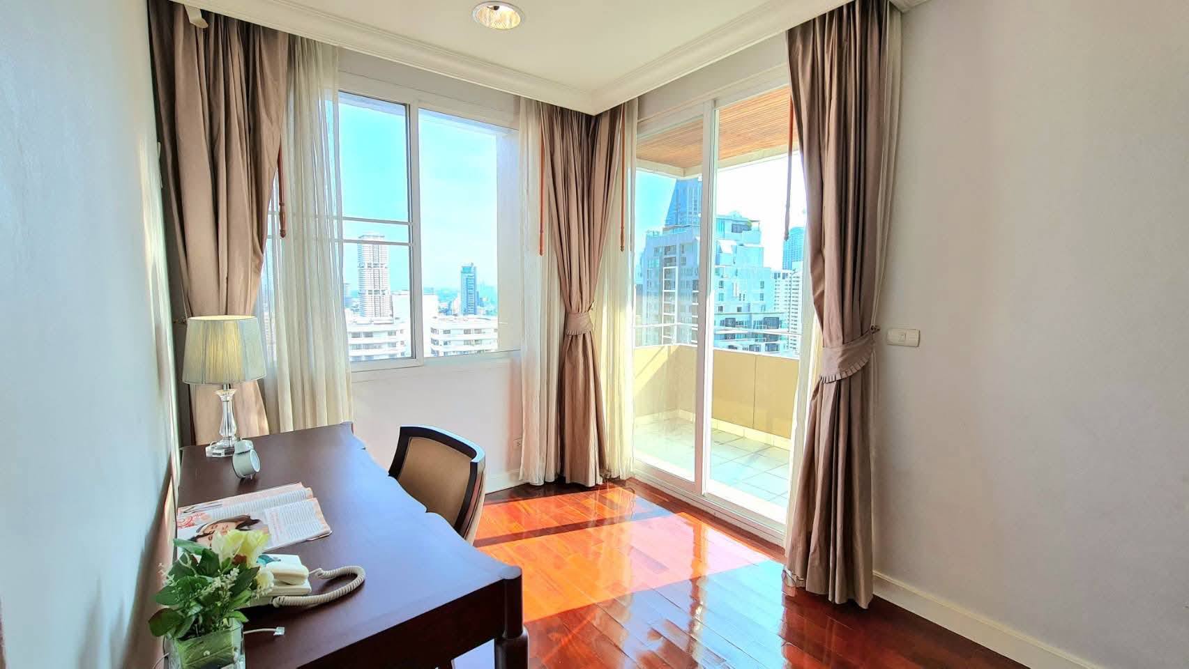 ให้เช่า Penthouse Duplex – ปิยะทิพย์ เพลส สุขุมวิท 39 / For Rent Penthouse Duplex – Piyathip Place Sukhumvit 39 (English below)