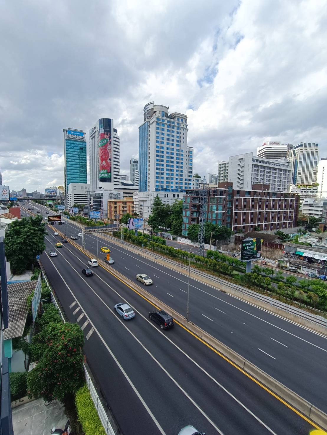 ให้เช่าคอนโด เดอะ เทมโป ร่วมฤดี / For Rent The Tempo Ruamrudee (English below)