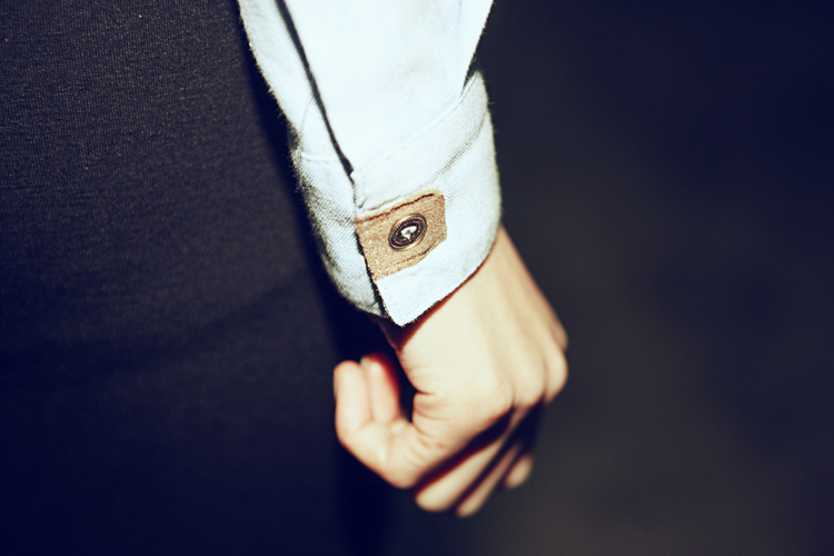 FASHION เสื้อเชิ้ตแฟชั่นแขนยาว ใส่ทำงาน ใส่เที่ยว สีฟ้า ผ้าคอตตอน กระดุมหน้า สาวเท่ห์ ASIA STREET FASHION