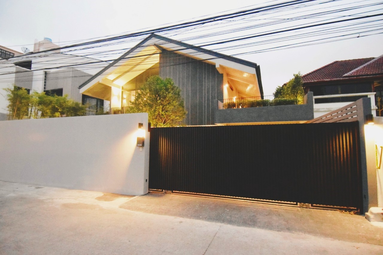 ขายบ้านเดี่ยว 2 ชั้น สุขุมวิท 65 ซอย ปรีดี15 ราคา 42 ล้านบาท 4 ห้องนอน 4 ห้องน้ำ 3-4 ที่จอดรถ