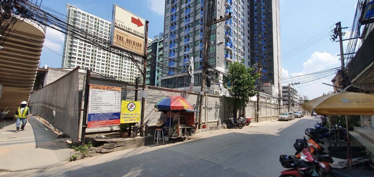 ขาย / เช่า ตึกแถว ตกแต่งแล้วบางส่วน เลขที่ 2272/2 สูง 6 ชั้น 5 นอน 5 น้ำ 300 ตร.ม ติดถนนใหญ่รามคำแหง 42