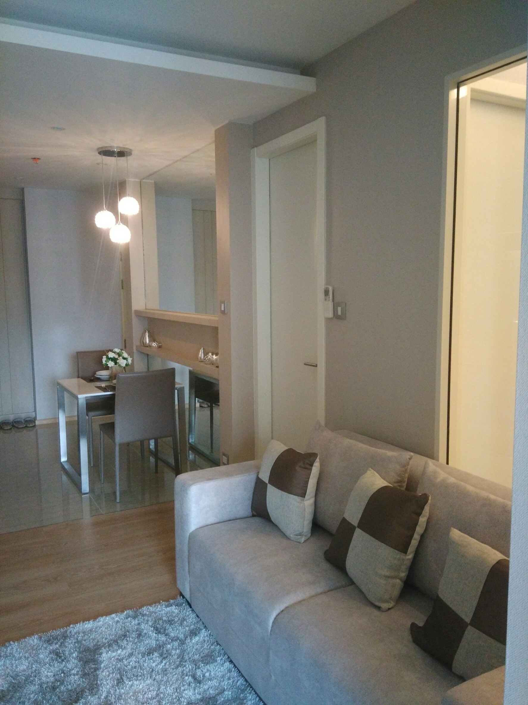 ขาย / เช่า คอนโด H Sukhumvit 43 (เอช สุขุมวิท 43) 1ห้องนอน 1 ห้องน้ำ 1ห้องรับแขก ห้องครัวในตัว พื้นที่ 40.92 ตร.ม ชั้น 9 ห้อง 99/53 วิวเมือง