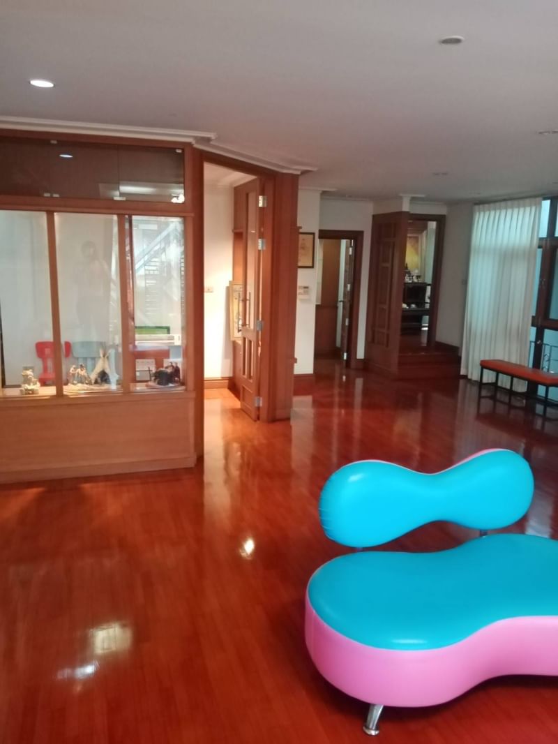 ขาย / ให้เช่าบ้านเดี่ยว 2 ชั้น ติดถนนพุทธมณฑล สาย 1 หมู่บ้านมหาดไทย 1 ขนาด 101 ตรว 4 ห้องนอน 5 ห้องน้ำ