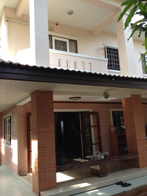 ขายบ้านเดียวหมู่บ้าน ลภาวัน โครงการ 9 ถนนเลียบคลองแอน 4 ห้อง 3 ห้องน้ำ 1 ห้องนั่งเล่น 1 ห้องโถง 1 ห้องครัว 1 ห้องทานอาหาร พื้นที่ 89 ตร.ว ถนนราชพฤกษ์