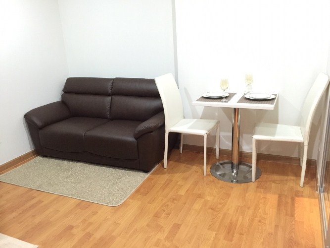 ให้เช่าคอนโด The President Sathorn-Ratchaphruek เช่า เดือนละ 13,000-15,000 บาท ตั้งอยู่บนหัวมุม