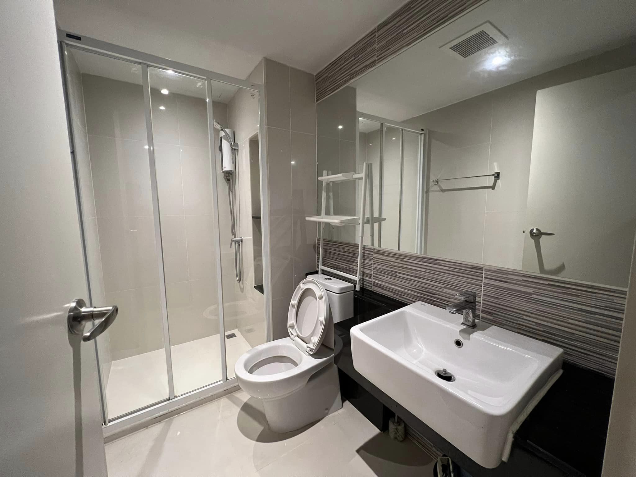 ให้เช่าคอนโด เฟ-ลิค รัชดา 36 (Felic Ratchada 36) ขนาด 30 ตรม. 1 ห้องนอน 1 ห้องรับแขก 1 ห้องน้ำ ชั้น 7 ห้องริม