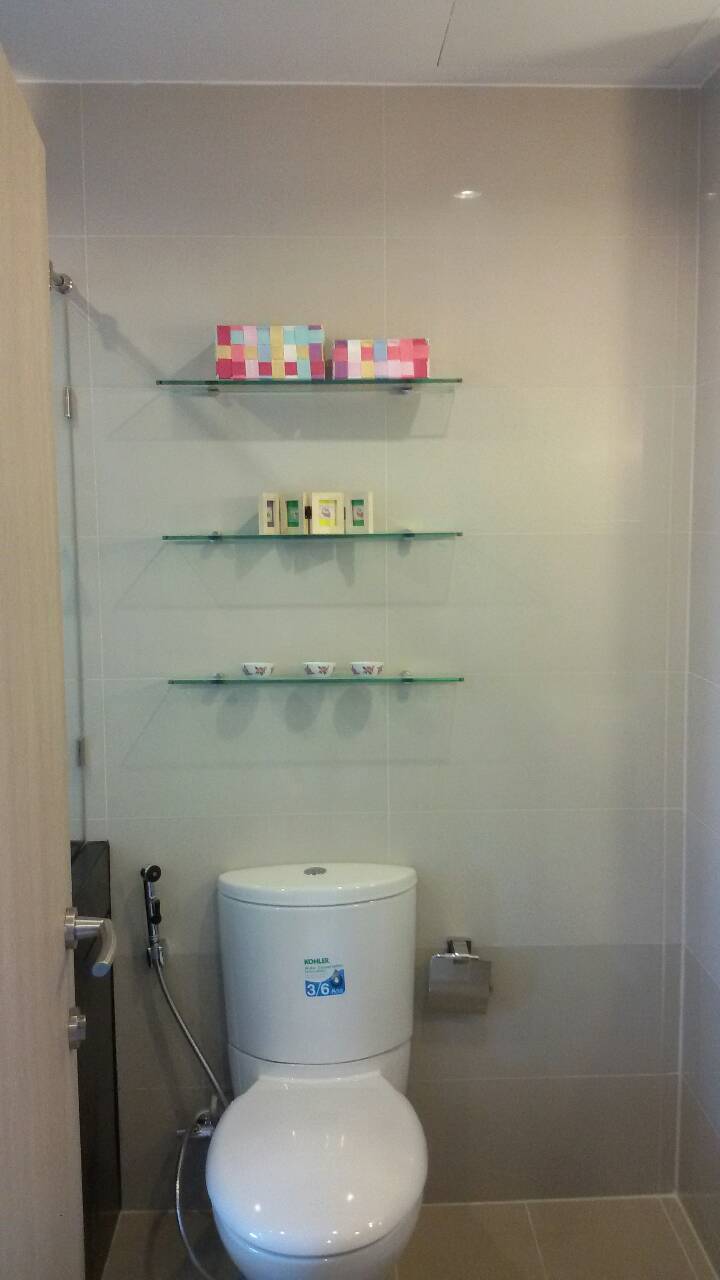 คอนโด Supalai Premier@asoke ให้เช่า ห้องสตูดิโอ ราคา 17000 / เดือน พื้นที่ 35 ตร.ม ชั้น 26 พร้อมเฟอร์ คอนโดอยู่ใกล้ MRT เพชรบุรี เพียง 150 เมตร ใกล้ BTS อโศก และ Airport Rail Link.