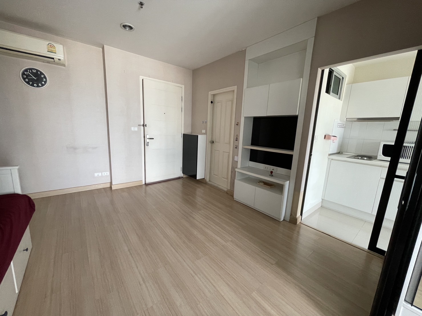 ขายขาดทุนคอนโดติดรถไฟฟ้า ลาดพร้าว Life @ Ladprao 18 (ไลฟ์ แอด ลาดพร้าว 18) 1 ห้องนอน 1 ห้องน้ำ ขนาด 40 ตรม ชั้น31 ขายขาดทุนเพียง 3.2 ล้าน