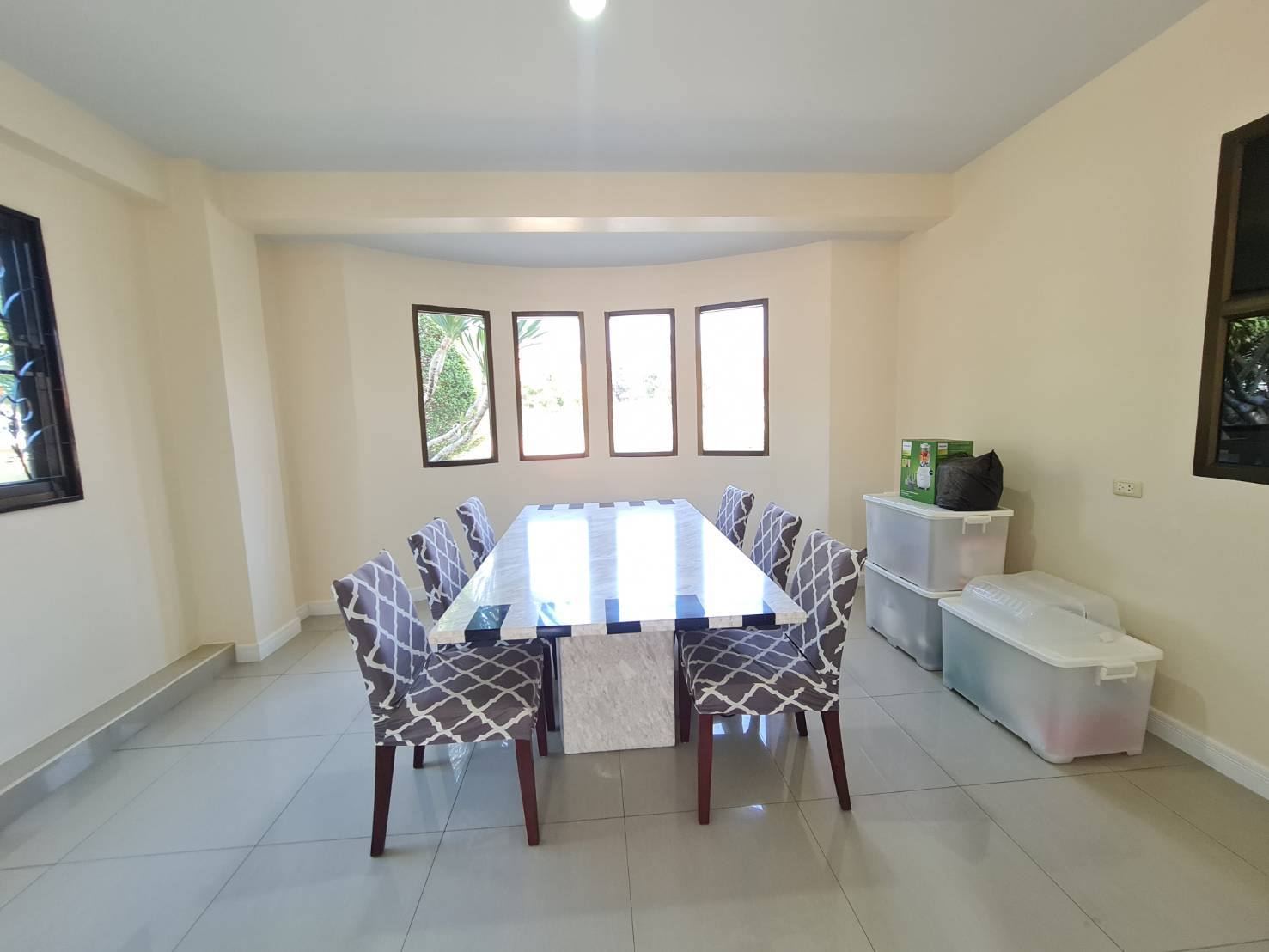 🏡 ขายบ้านเดี่ยวหลังใหญ่ วิวภูเขาล้อมรอบ หมู่บ้านพบโชคการ์เด้นฮิล (Phobchok Garden Hill) บางเสร่ – สัตหีบ