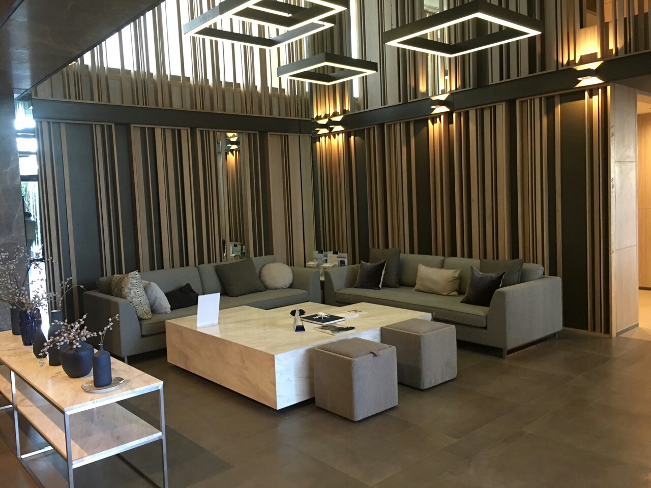 ให้เช่าห้องคอนโด Centric Ratchada-Suthisan 1 ห้องนอน ชั้น 5 หัวมุม ติดสระว่ายน้ำ