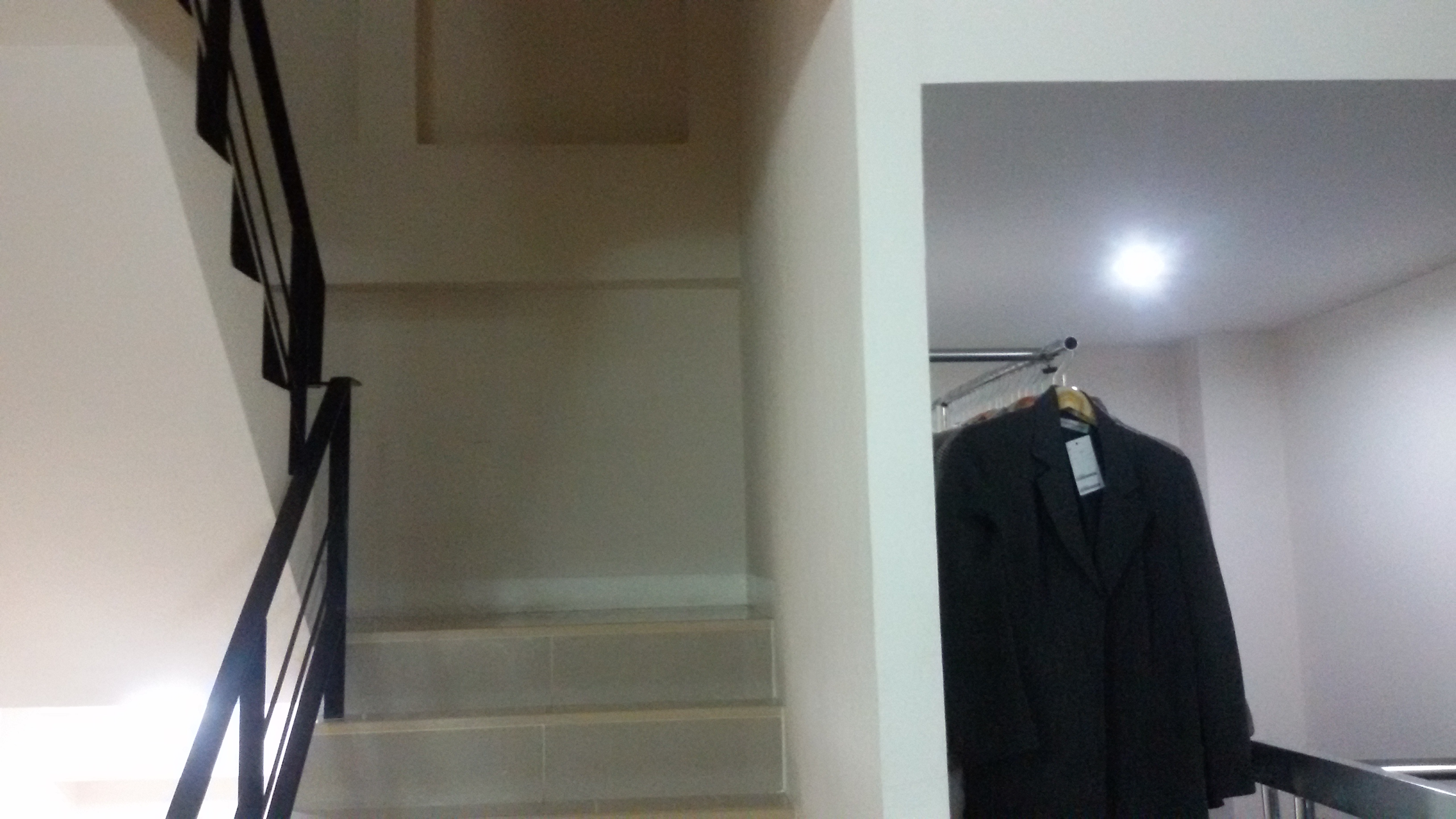 ขายตึกแถวอาคารพาณิชย์ 5 ชั้น ห้องมุม ชั้นลอยต่อเติมเต็มพื้นที่ มีชั้นใต้ดิน หน้ากว้าง 6 เมตร ตัวตึกติดถนนใหญ่