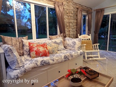 รหัสทรัพย์ 32240 ให้เช่า / ขาย บ้านเดี่ยว 2 ชั้น ใน Brookside Valley Rayong ใกล้ทะเลสาบ ( เดินแค่ 20 วินาที ) เนื้อที่ 105 ตรว. 3 ห้องนอน 2 ห้องน้ำ โซฟาสามารถปรับเป็นเตียงนอนได้