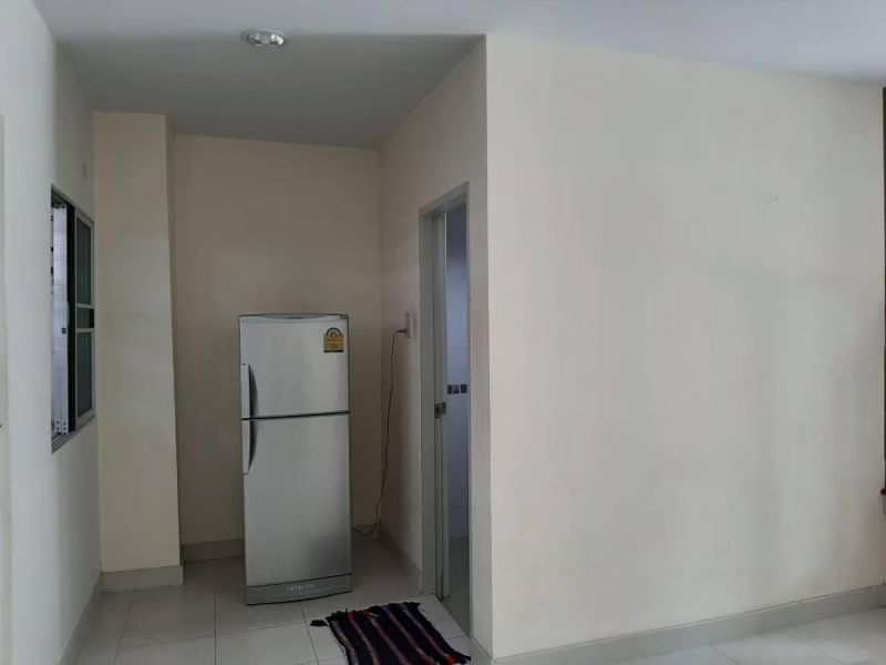 ขาย / ให้เช่า ทาวน์โฮม 2 ชั้น หมู่บ้านนิรันดร์วิลล์ 10 ถนนศรีวารีน้อย มีห้องนอน 3 ห้องนอนพร้อมเฟอร์นิเจอร์และแอร์