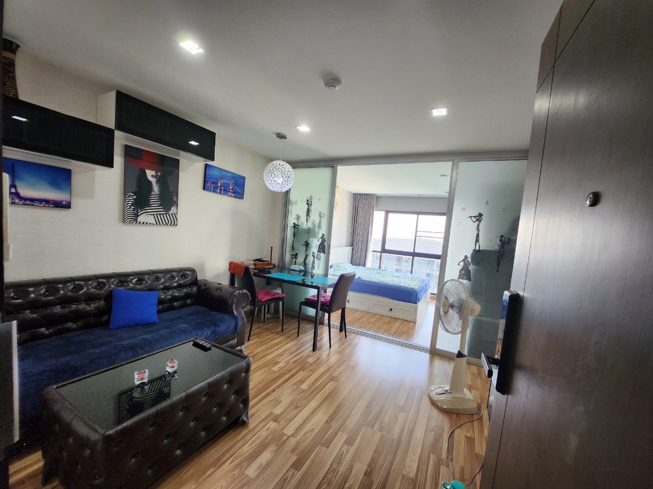 ขายคอนโด The Green Condo 3 เดอะ กรีน คอนโด 3 เฟส : 3 ชั้น: 7 แบบ 1 ห้องนอน 1 ห้องน้ำ 1 ห้องนั่งเล่นและ 1 ห้องครัว ขนาด 31.5 ตารางเมตร