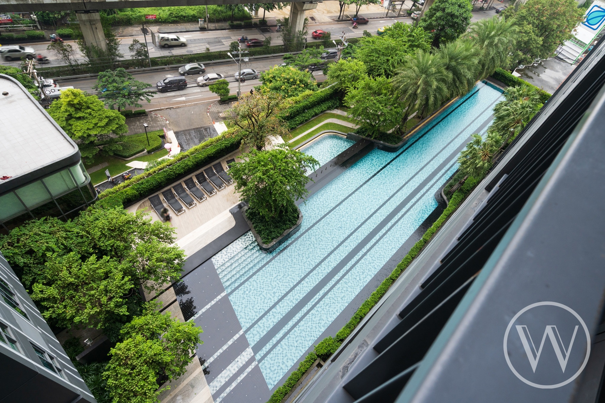 ขายคอนโดหรูติด BTS บางนา IDEO MOBI Sukhumvit Eastgate ไอดีโอ โมบิ สุขุมวิท อีสท์เกต ห้องสตูดิโอขนาด 22 ตร.ม. ชั้น 11 วิวสระว่ายน้ำ