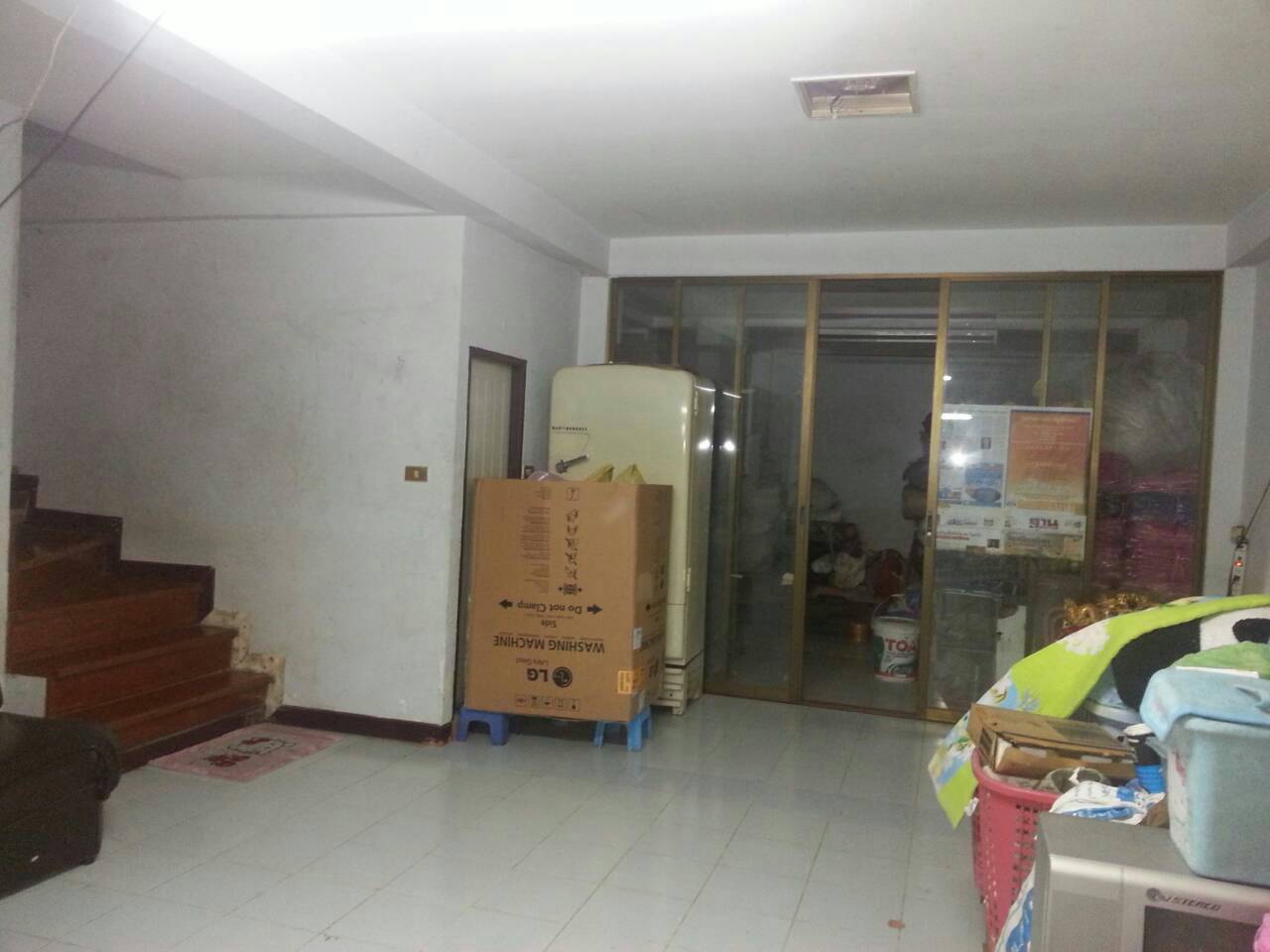 ขายทาวน์เฮ้าส์ 3 ชั้น 4 ห้องนอน 1 ห้องครัว 2 ห้องน้ำ พื้นที่ 30 ตร.ว