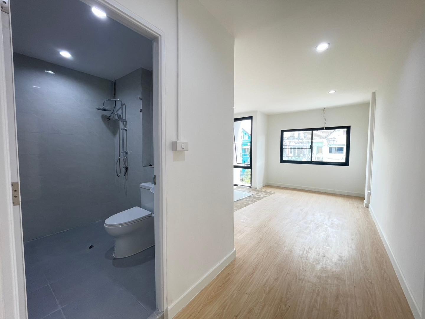 ขายทาวน์โฮม 3 ชั้น โครงการหมู่บ้านลัลลี่วิลล์ ลำลูกกา-คลอง 1 ราคาเพียง 2,290,000 บาท ฟรีโอน