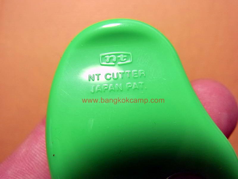 คัตเตอร์ญี่ปุ่น คมมากๆ Made in Japan ใหม่ แท้ (NT Cutter SQ-100PB) (สีเขียว)