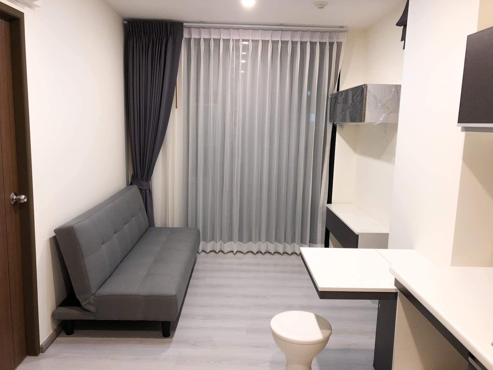 ให้เช่าคอนโด Zeen Condo Ngamwongwan31 (ซีน คอนโด งามวงศ์วาน 31) ** ห้องมุม ** 1 ห้องนอน 1 ห้องน้ำ 1 ห้องนั่งเล่น ห้องขนาด 28.5 ตร.ม.