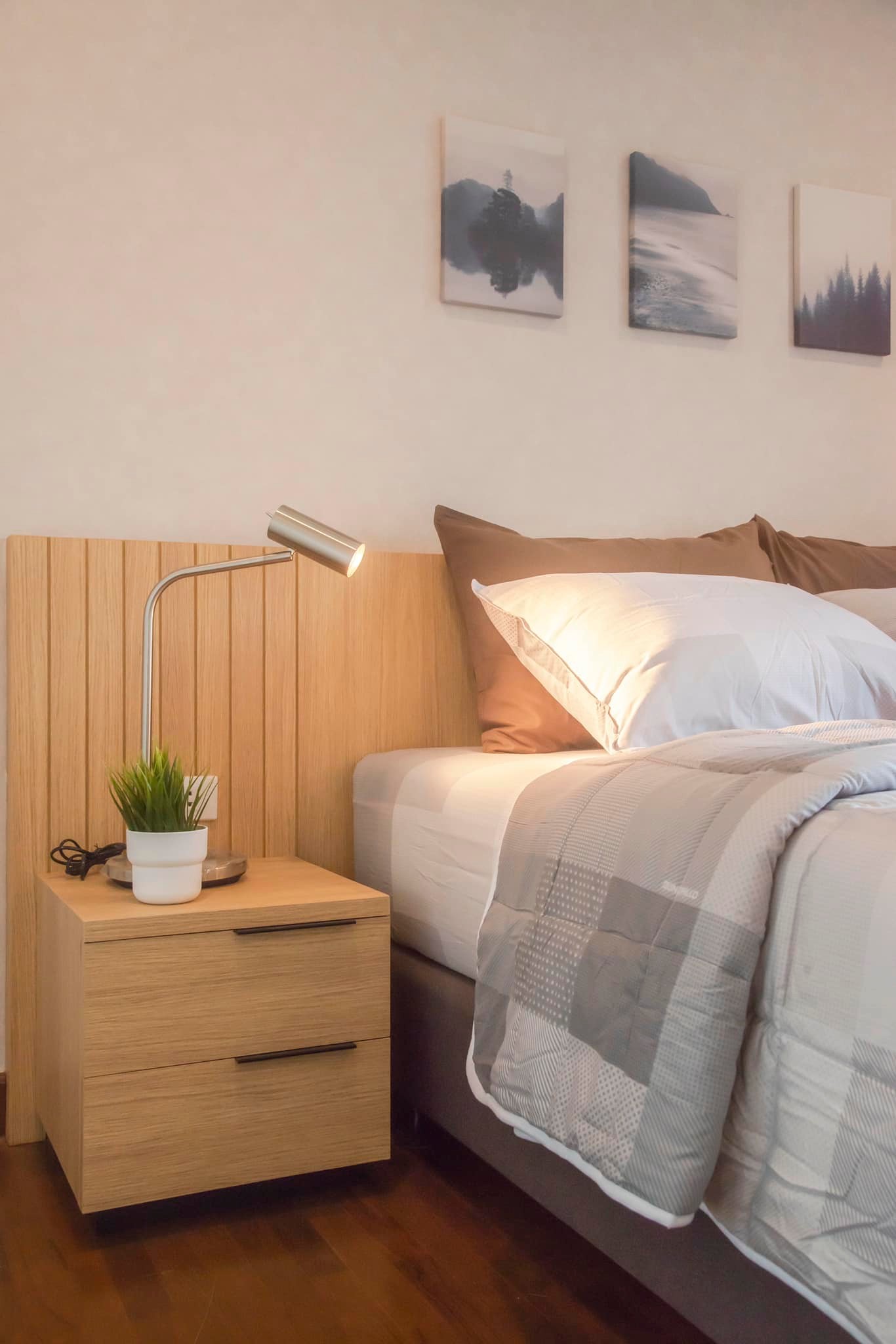 ✨ รหัสทรัพย์ 14007 ห้ามพลาด! คอนโดหรูใจกลางเมือง "บ้านเพลินจิต" ซอยร่วมฤดี 2 ให้เช่าด่วน! ✨ คอนโดทำเลทอง ใจกลางเพลินจิต! เดินทางสะดวกสุดๆ เพียง 300 เมตร จาก BTS เพลินจิต ชีวิตดีๆ เริ่มต้นที่นี่!