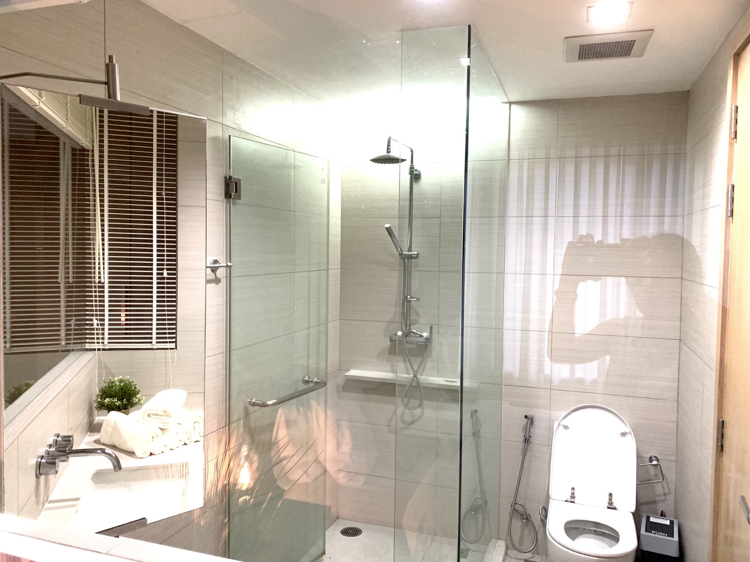 ให้เช่าคอนโด Siri at Sukhumvit (สิริ แอท สุขุมวิท) 1 ห้องนอน 1 ห้องน้ำ ขนาด 52 ตรม