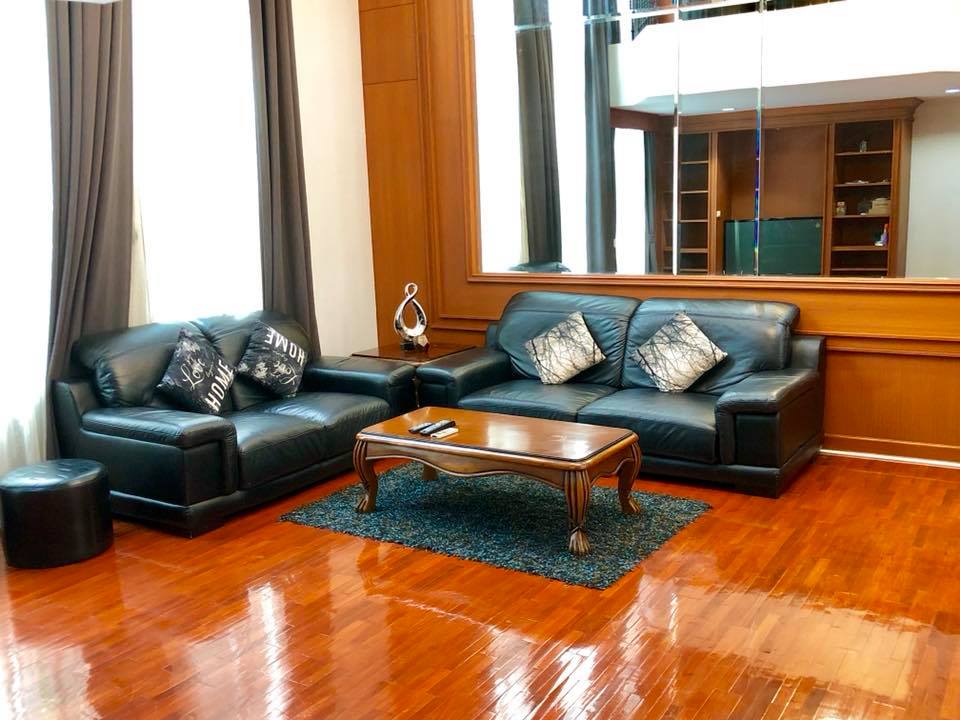 ให้เช่าทาวน์เฮ้าส์หมู่บ้าน บ้านกลางกรุง ทองหล่อสุขุมวิท 55 ราคาพิเศษ 79,000 บาท / เดือน สัญญา 1 ปี ทองหล่อซอย 14