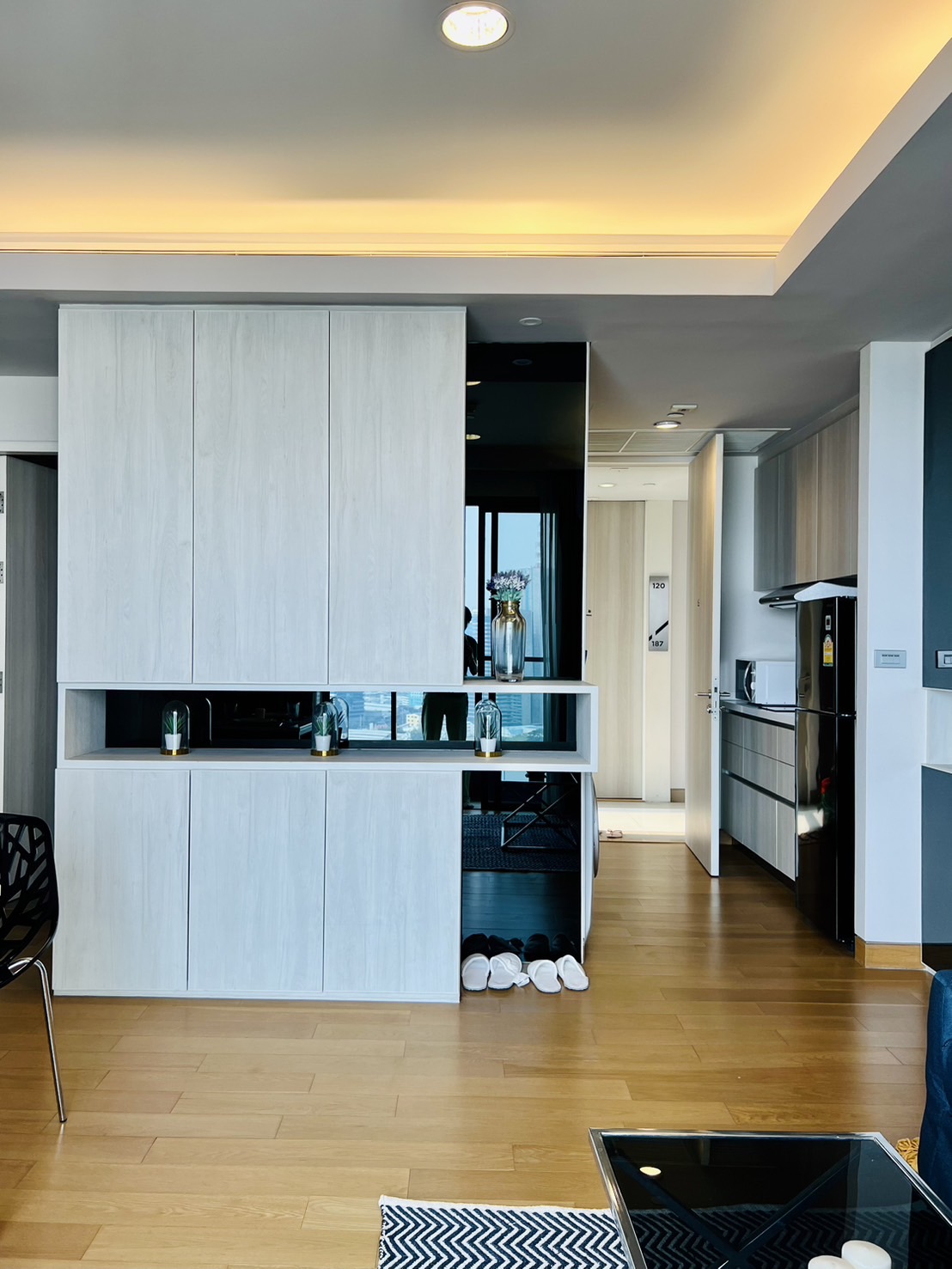 ให้เช่าคอนโด เดอะ ลุมพินี 24 แบบ 2 ห้องนอน 2 ห้องน้ำ ห้องมุม ชั้น 19 ห้องแต่งครบพร้อมเข้าอยู่