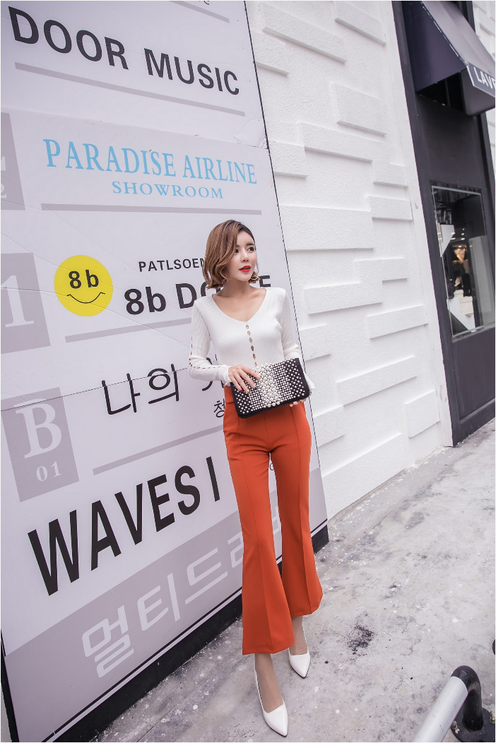 เสื้อยืดแขนยาวสีขาว เข้ารูป ฉลุลาย สวยเก๋ สไตล์มินิมอล