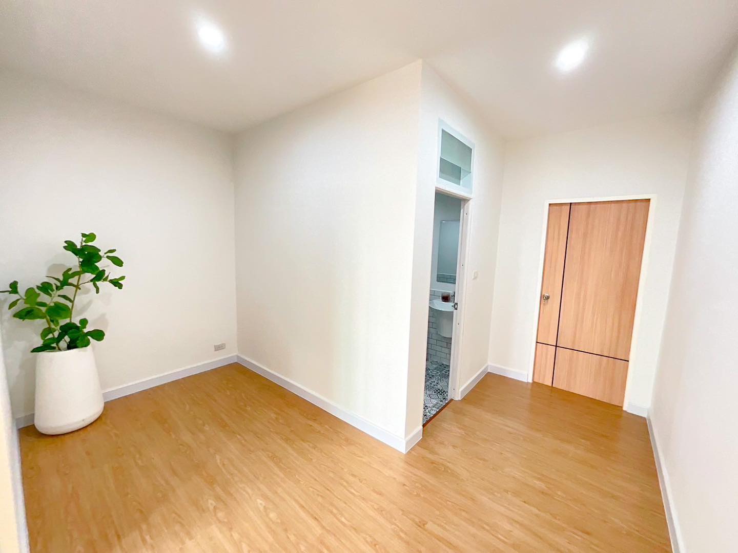 ขายทาวน์เฮ้าส์ หมู่บ้านธนจิตต์ ราคาพิเศษ 1,490,000 บาท ฟรีโอน! ทาวน์เฮ้าส์ 2 ชั้น ตกแต่งใหม่ พร้อมเข้าอยู่