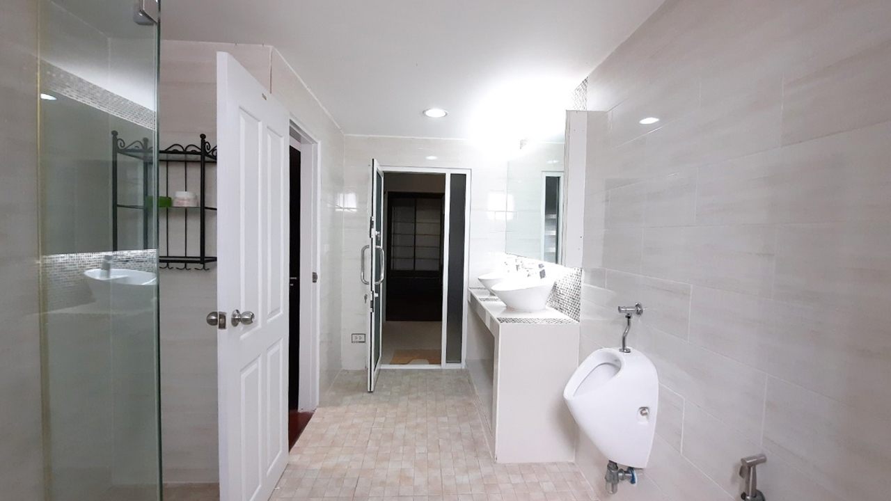 ขายด่วน! พร้อมผู้เช่า ทาวน์เฮ้าส์ 4 ชั้น หมู่บ้านวราธรวิลล์ พัฒนาการ 44 (Waraton Ville Pattanakarn 44)