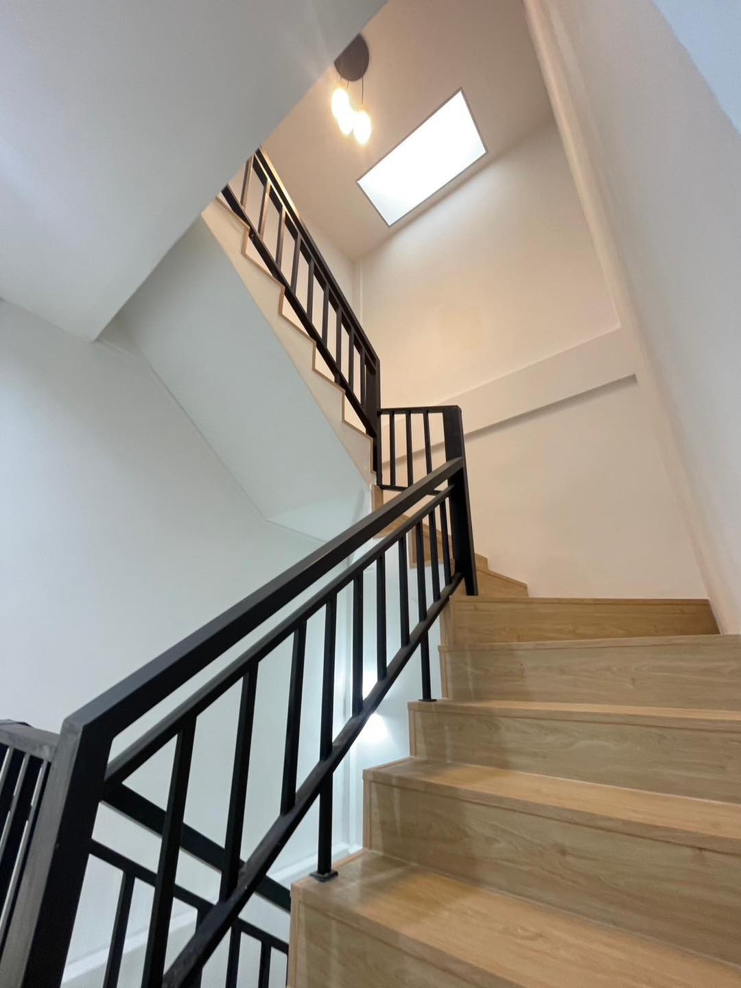 ขายทาวน์โฮม 3 ชั้น โครงการหมู่บ้านลัลลี่วิลล์ ลำลูกกา-คลอง 1 ราคาเพียง 2,290,000 บาท ฟรีโอน