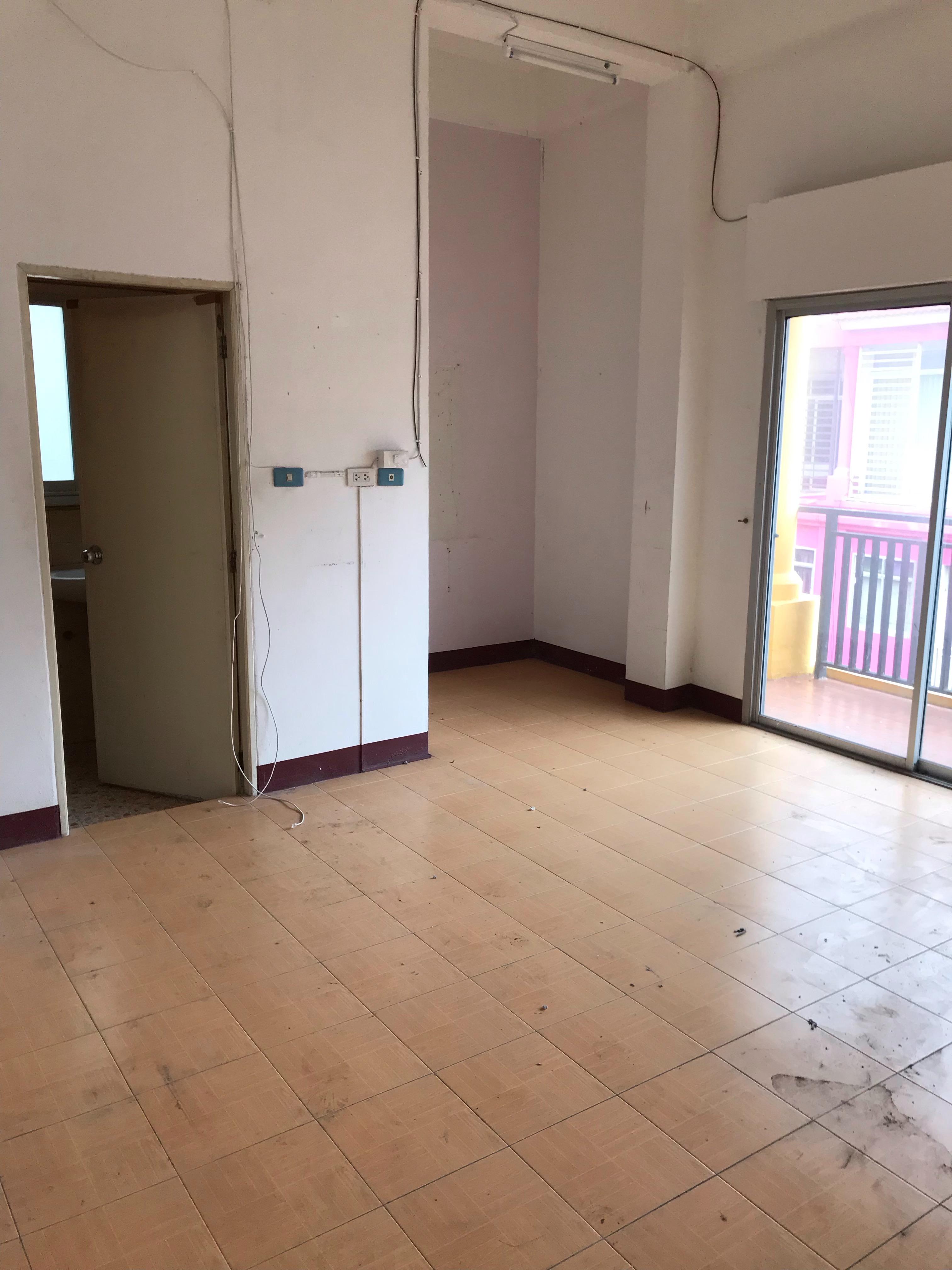 ขายตึกแถวอาคารพาณิชย์ 3 คูหาติดกัน 4 ชั้น + ดาดฟ้า ตั้งอยู่ที่ ป่าตอง จังหวัดภูเก็ต