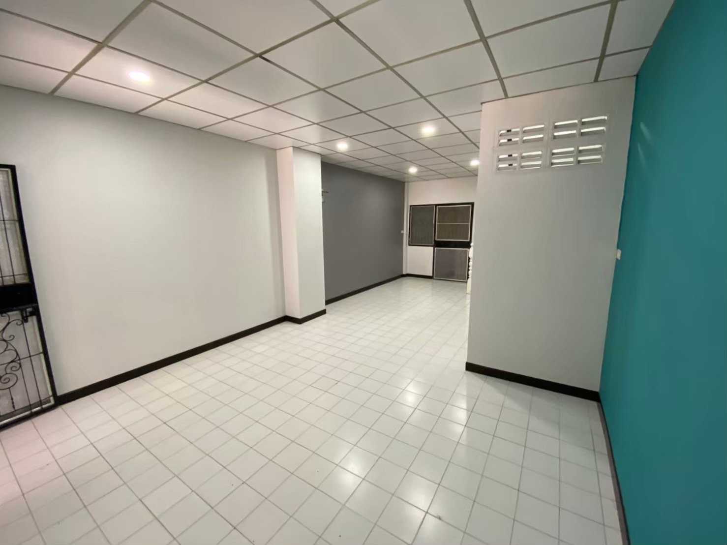 ขาย-ให้เช่า ทาวน์เฮ้าส์ 2 ชั้น หมู่บ้านรีเจนซี่ ถนนจันทร์ทองเอี่ยม 400 เมตรจากสถานีรถไฟฟ้า ใกล้เซ็นทรัลเวสต์เกต 16 ตารางวา 2 ห้องนอน บ้านพร้อมอยู่