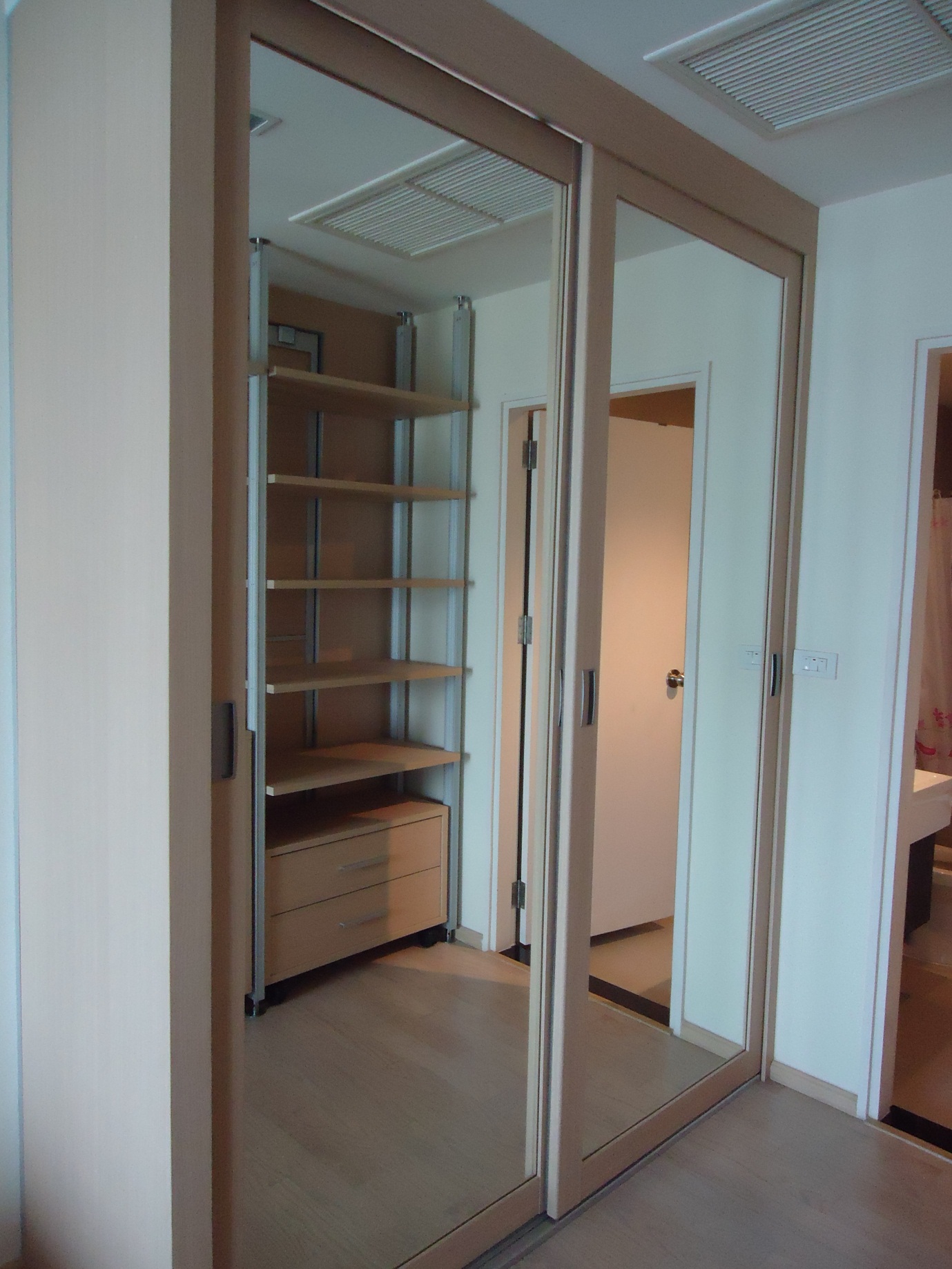 ให้เช่าคอนโด โนเบิล รีมิกซ์ ทองหล่อ (สุขุมวิท 36) Noble Remix Sukhumvit 36 ห้องสตูดิโอ