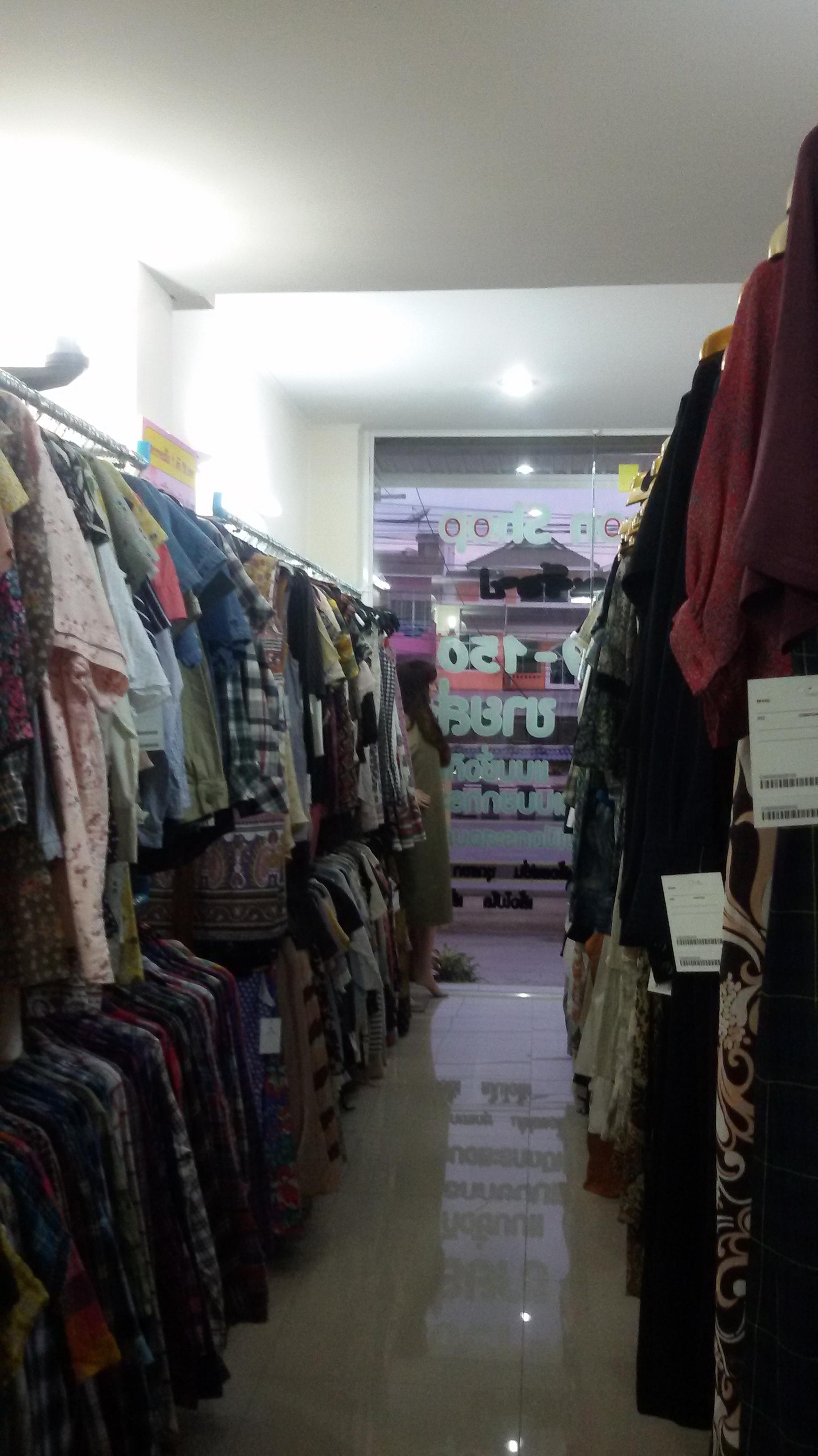 ขายตึกแถวอาคารพาณิชย์ 5 ชั้น ห้องมุม ชั้นลอยต่อเติมเต็มพื้นที่ มีชั้นใต้ดิน หน้ากว้าง 6 เมตร ตัวตึกติดถนนใหญ่