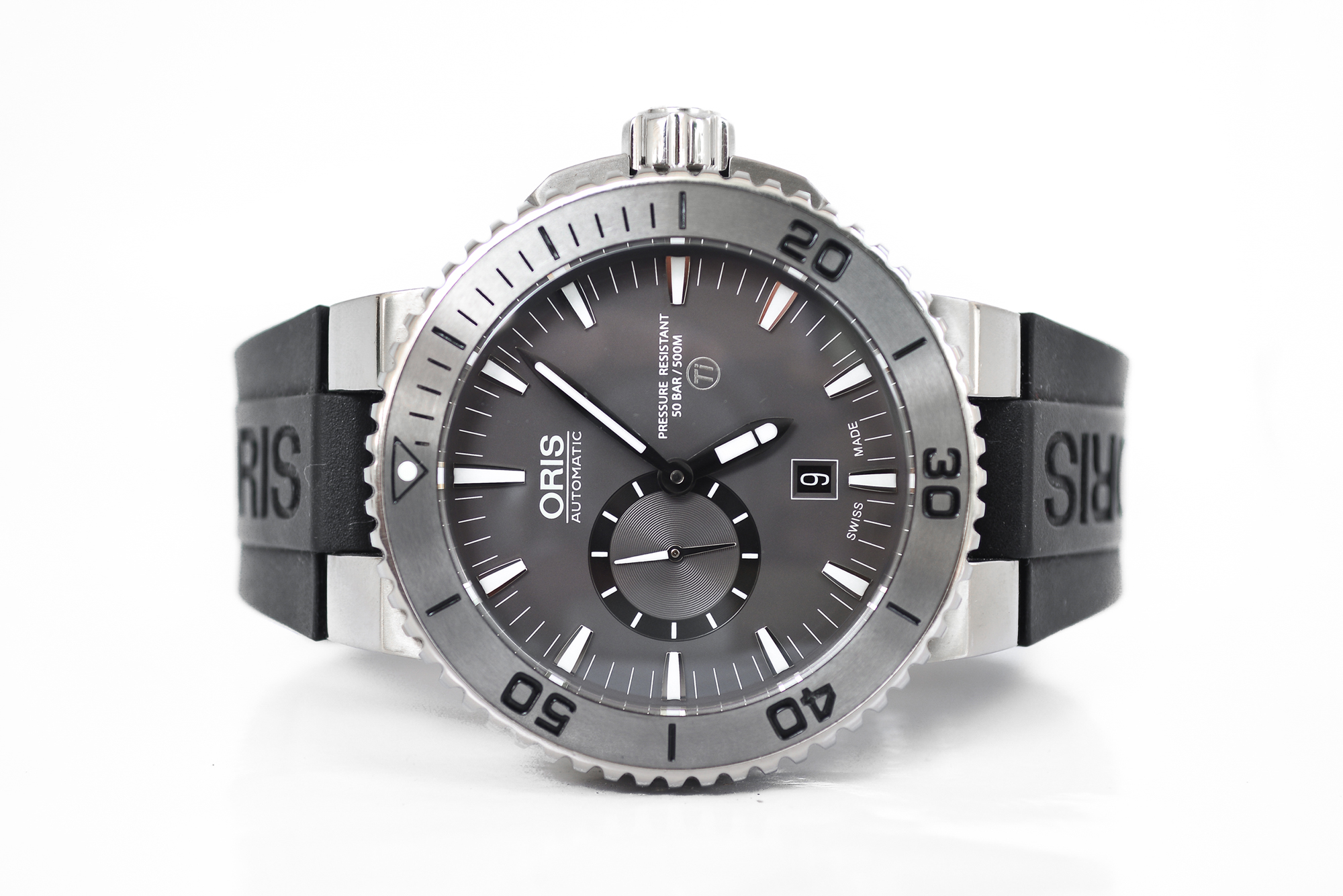 Oris Aquis Titan Small Second Date Ceramic Automatic