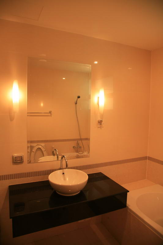 คอนโดบ้านกลางกรุง (สยาม-ปทุมวัน)ให้เช่า 2 ห้องนอน, 2 ห้องน้ำ, พื้นที่ 76 ตร.ม., ชั้น 15 ตึก บี วิว BTS เช่า: ราคา 35,000 บาท/เดือน