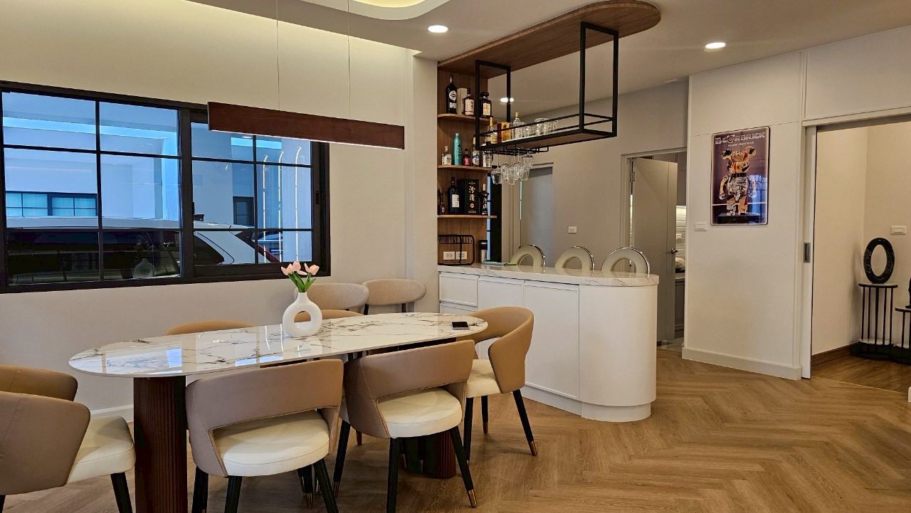 ขายบ้านเดี่ยวหรู หมู่บ้าน เซนโทร บางนา / For Sale Centro Bangna (English below)