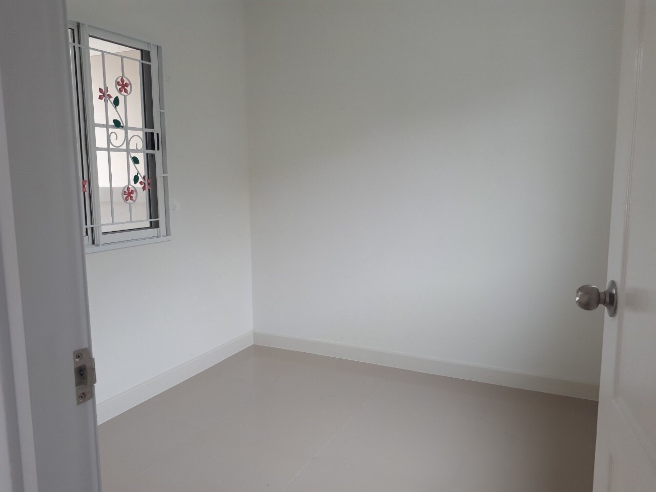 ให้เช่าบ้านแฝด หมู่บ้าน ลลิล กรีนวิลล์ วงแหวน – อ่อนนุช – สุวรรณภูมิ มือ 1 เนื้อที่ 60 ตารางวา พื้นที่ใช้สอย 140 ตารางเมตร 3 ห้องนอน 2 ห้องน้ำ