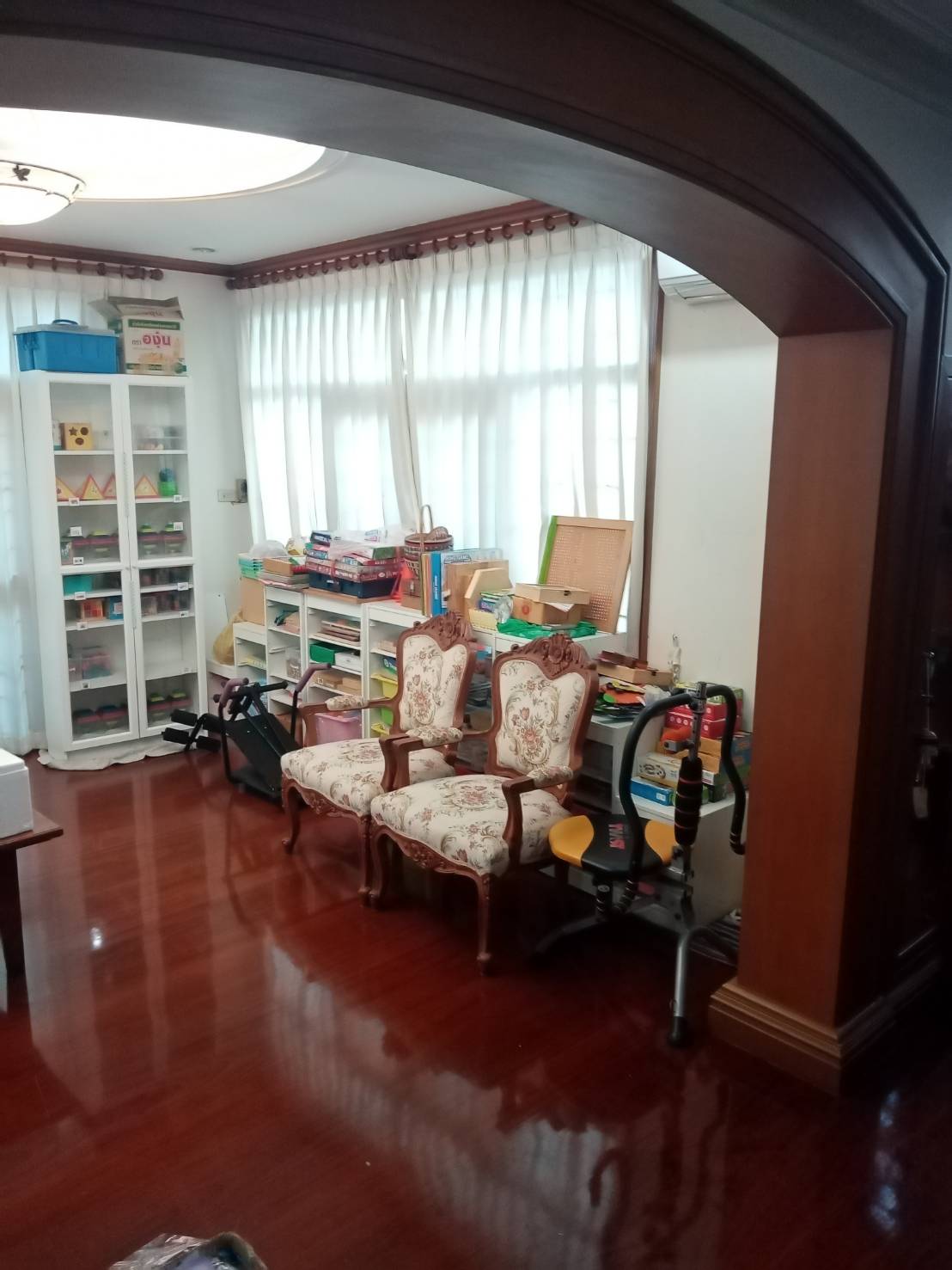 ขาย / ให้เช่าบ้านเดี่ยว 2 ชั้น ติดถนนพุทธมณฑล สาย 1 หมู่บ้านมหาดไทย 1 ขนาด 101 ตรว 4 ห้องนอน 5 ห้องน้ำ