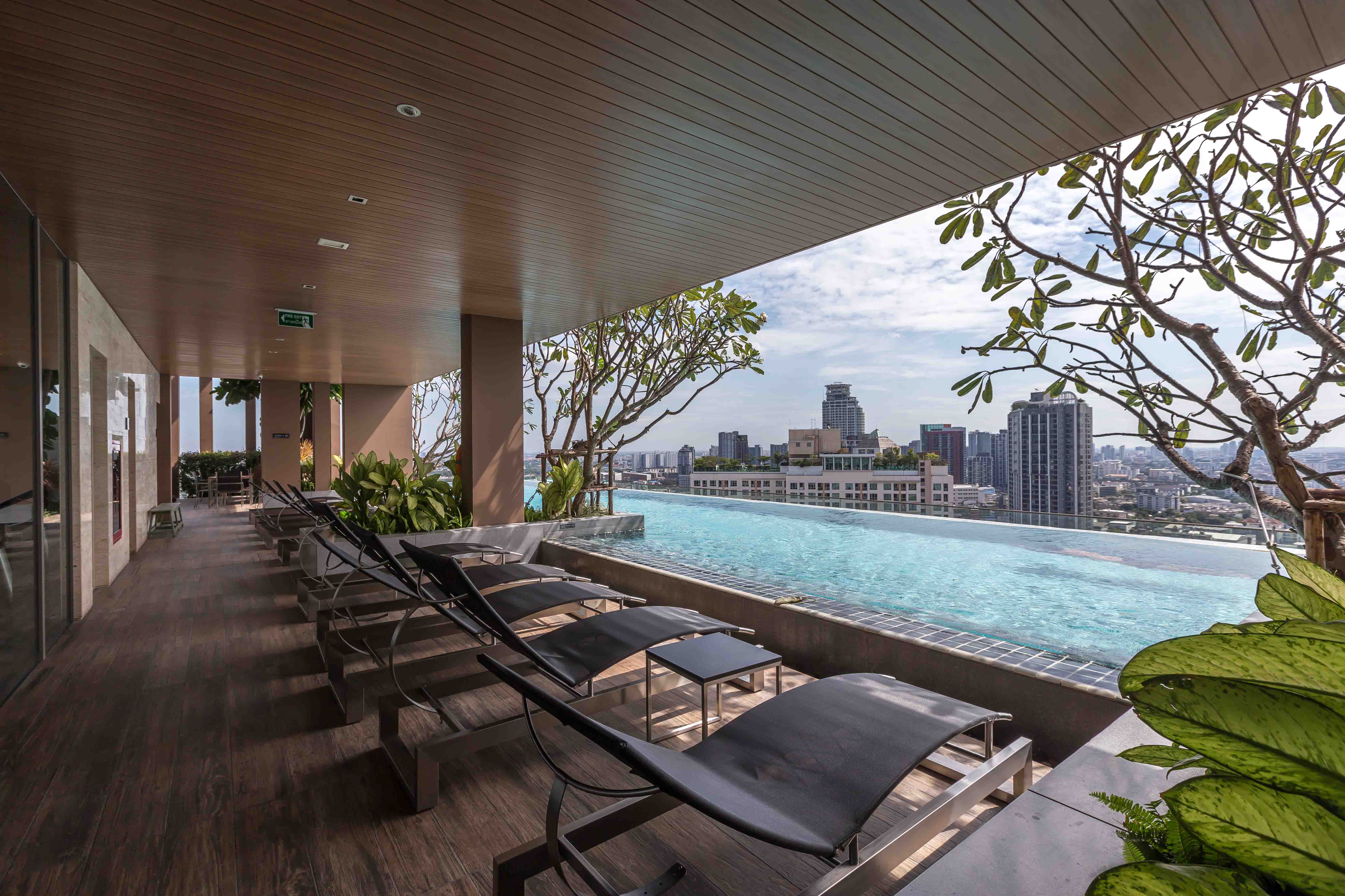 ให้คอนโด The Lofts Ekkamai (เดอะ ล็อฟท์ เอกมัย) 1 ห้องนอน 1 ห้องน้ำ ขนาด 45 ตรม ชั้น 19