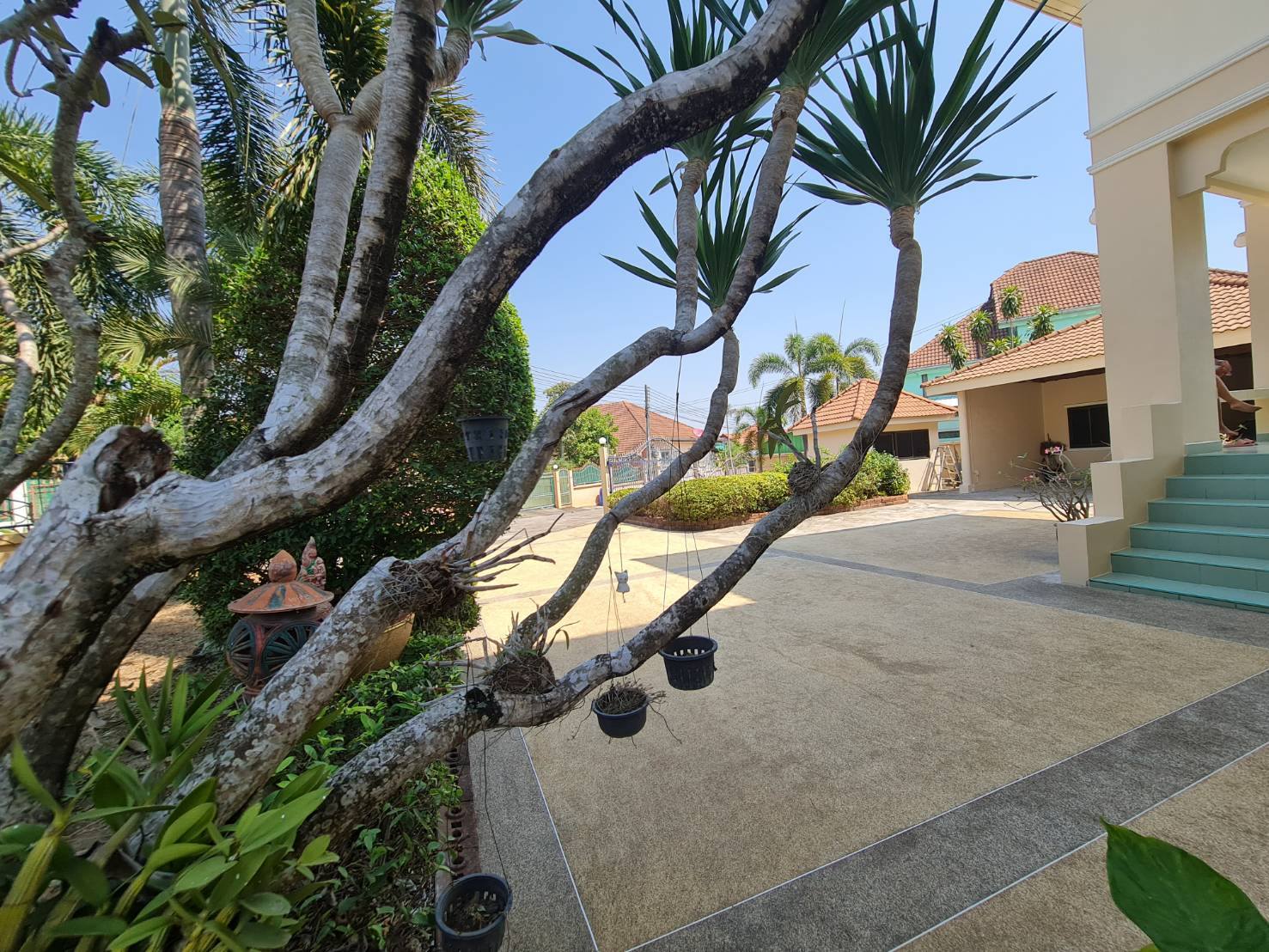 🏡 ขายบ้านเดี่ยวหลังใหญ่ วิวภูเขาล้อมรอบ หมู่บ้านพบโชคการ์เด้นฮิล (Phobchok Garden Hill) บางเสร่ – สัตหีบ